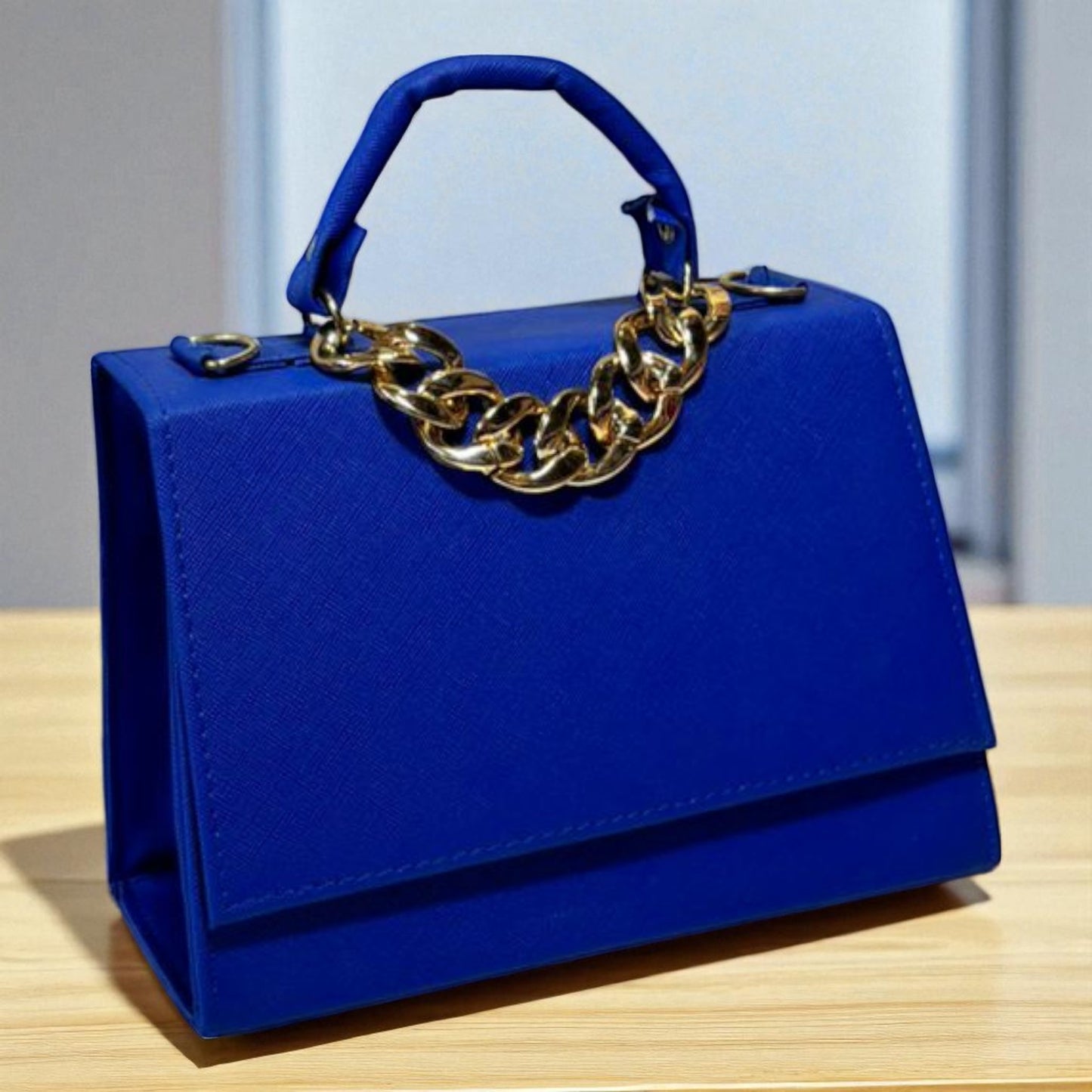 Bolsa ASIA Crossbody Fucsia con Cadena Dorada de Lujo – Mini Tote Elegante y Moderno