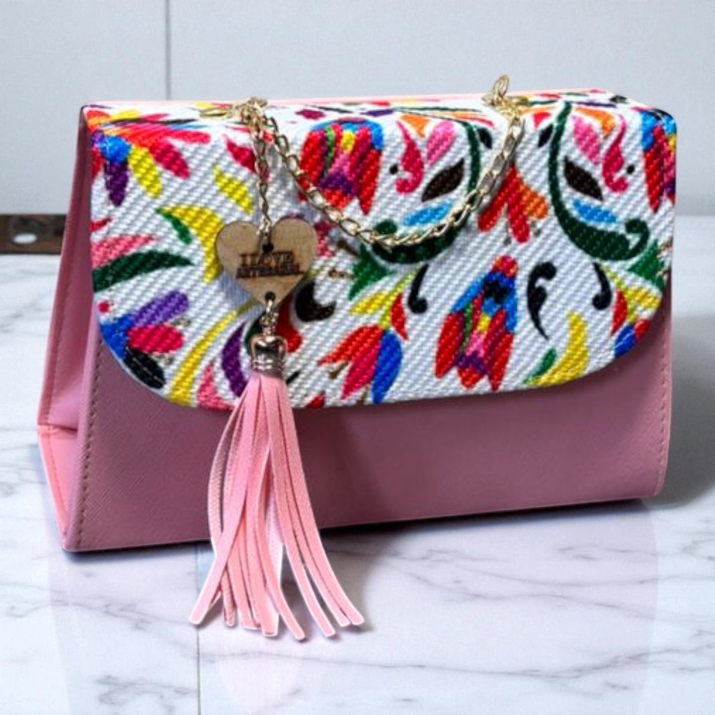 Bolsa Crossbody ELBA Artesanal Lila con Bordado Floral Multicolor y Tassel – Mini Tote Mexicano de Moda