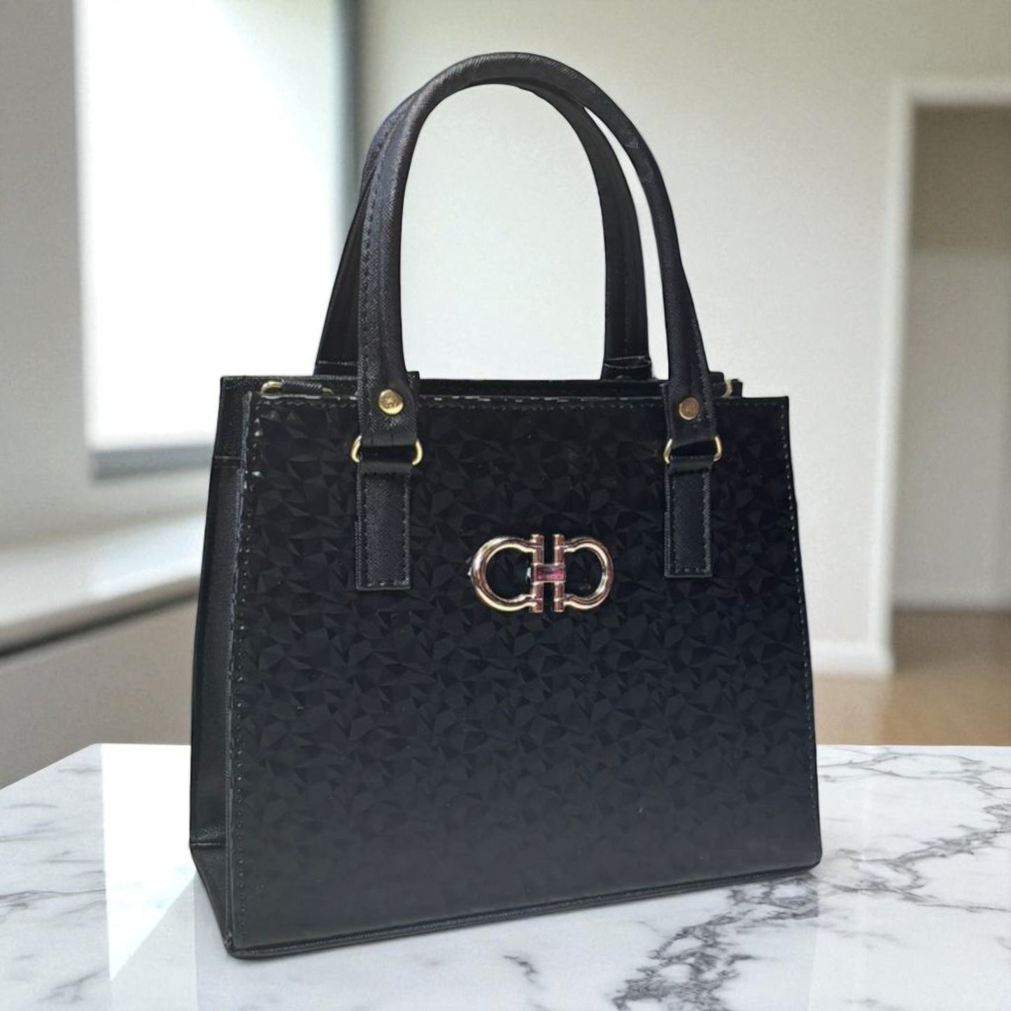 Bolsa ESTELA Mediana Blanca con Estampado de Besos | Moderna y Juvenil | Moda Dama Casual y Divertida