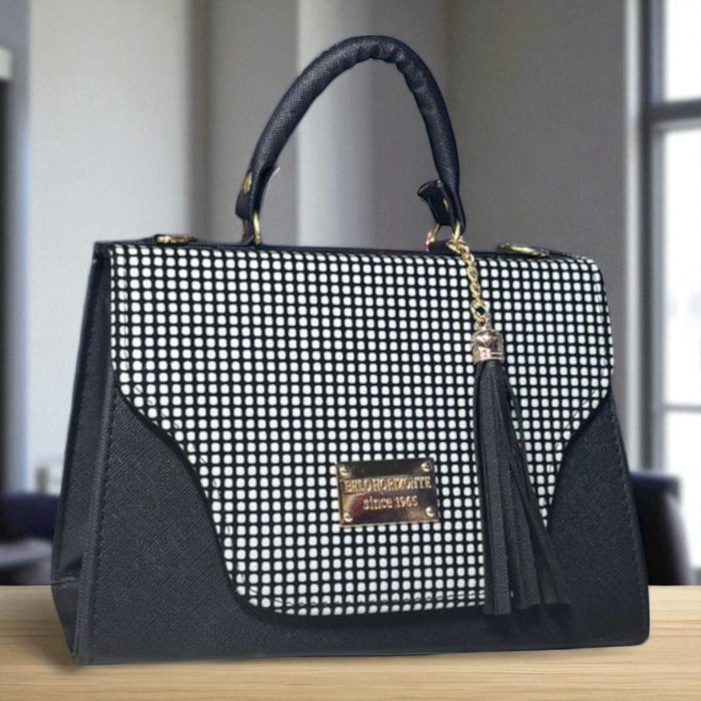 Bolsa NORMA Crossbody Negra Holográfica Geométrica con Borla – Juvenil, Moderna y Elegante, Ideal para Revender y Ganar el Triple