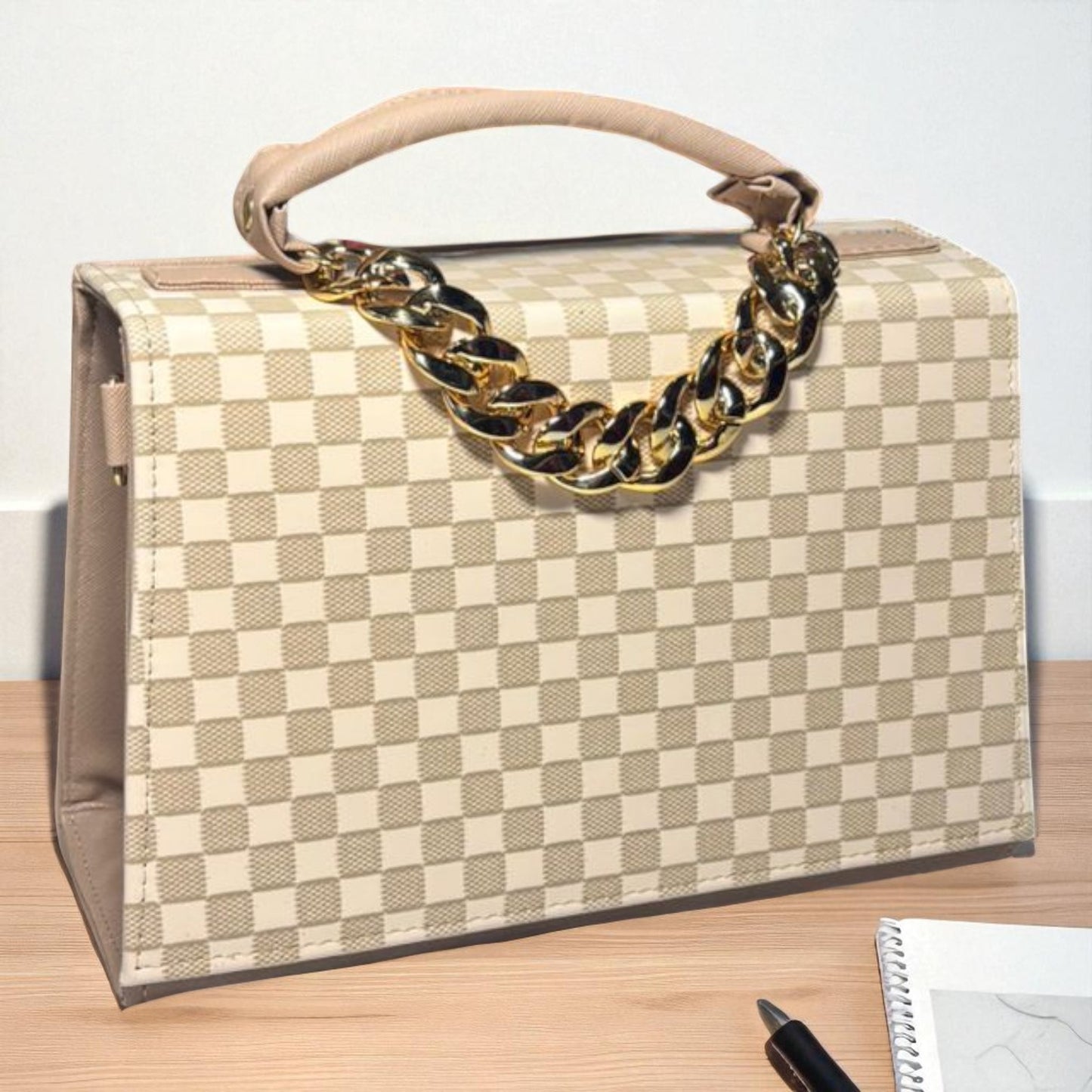 Bolsa de dama DORA beige elegante acolchada con cadena dorada lujo tendencia