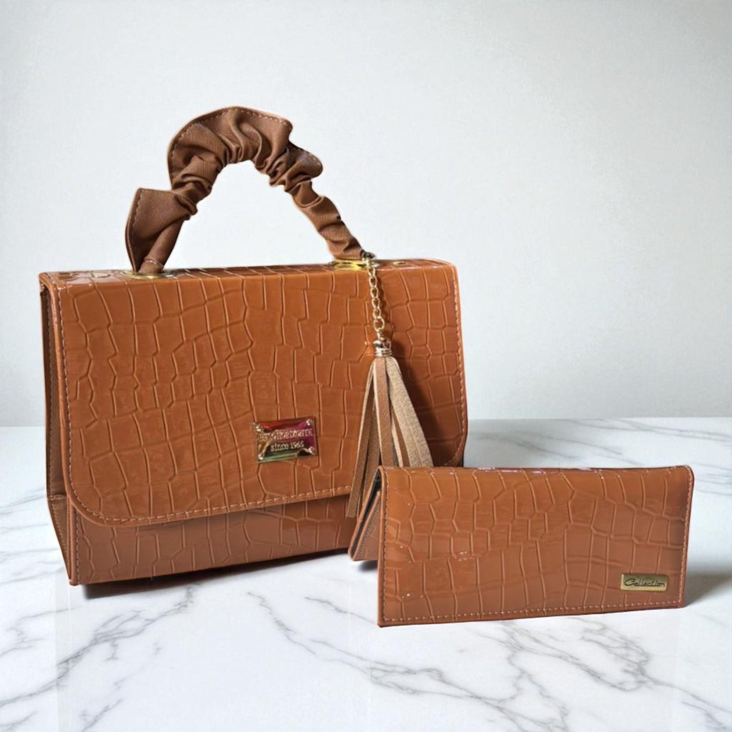 Bolsa holográfica de dama SANDY elegante con asa fruncida y diseño moderno