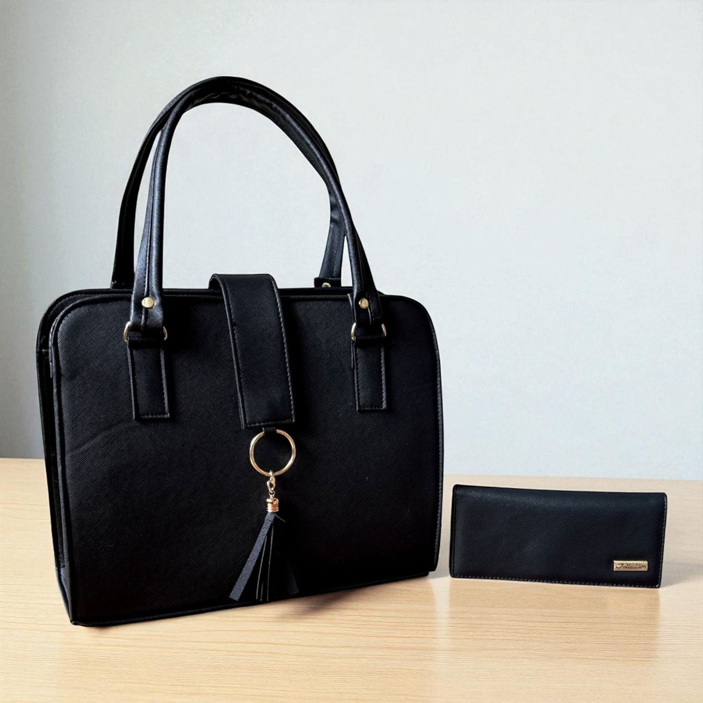 Bolsa de dama MONSERRATH roja elegante con tassel moderno, ideal para oficina