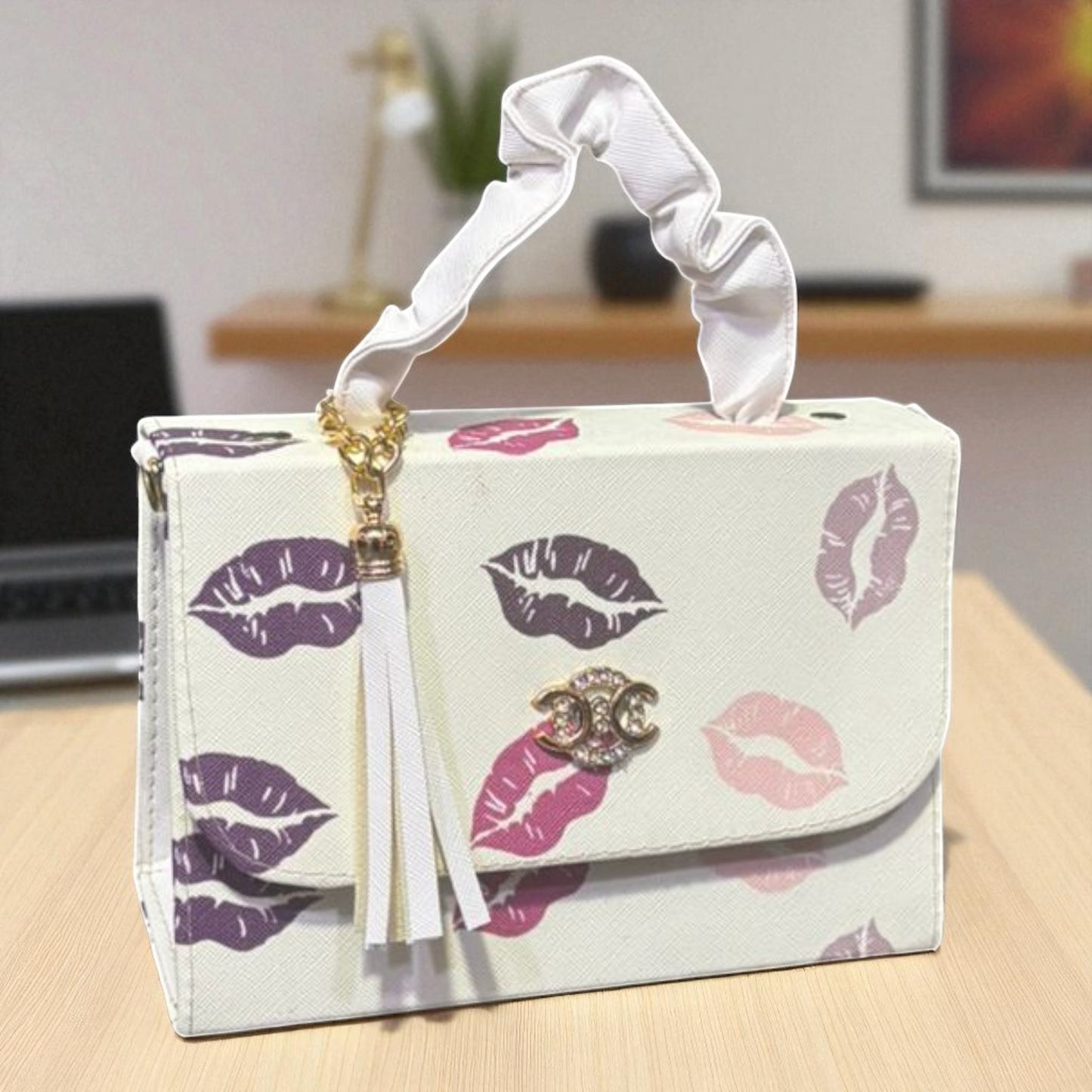 Bolsa ALBA crossbody cerezas diseño moderno rojo blanco, moda juvenil tendencia 2025