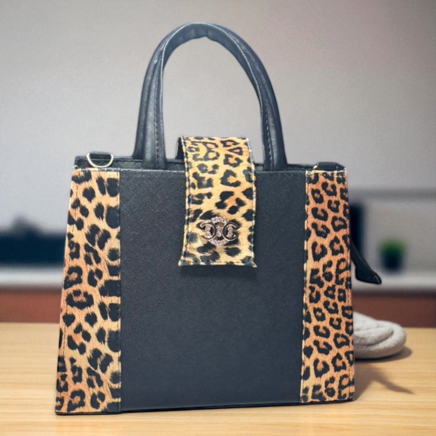 Bolsa ALMA Mediana Negra con Animal Print Vaca | Elegante y Moderna | Moda Dama Casual y Formal