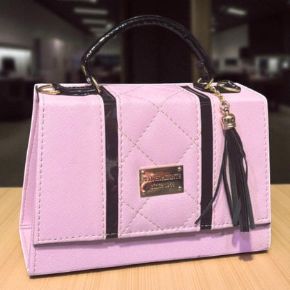 Bolsa AMPARO Crossbody Rosa con Asa Negra y Tassel Elegante – Mini Tote Moderno