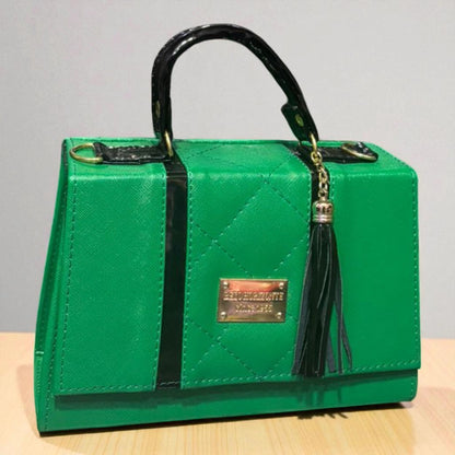 Bolsa AMPARO Crossbody Rosa con Asa Negra y Tassel Elegante – Mini Tote Moderno