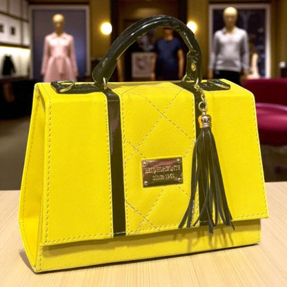 Bolsa AMPARO Crossbody Rosa con Asa Negra y Tassel Elegante – Mini Tote Moderno