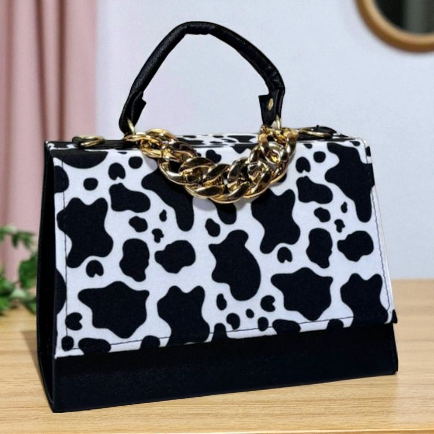 Bolsa ASIA Crossbody Fucsia con Cadena Dorada de Lujo – Mini Tote Elegante y Moderno