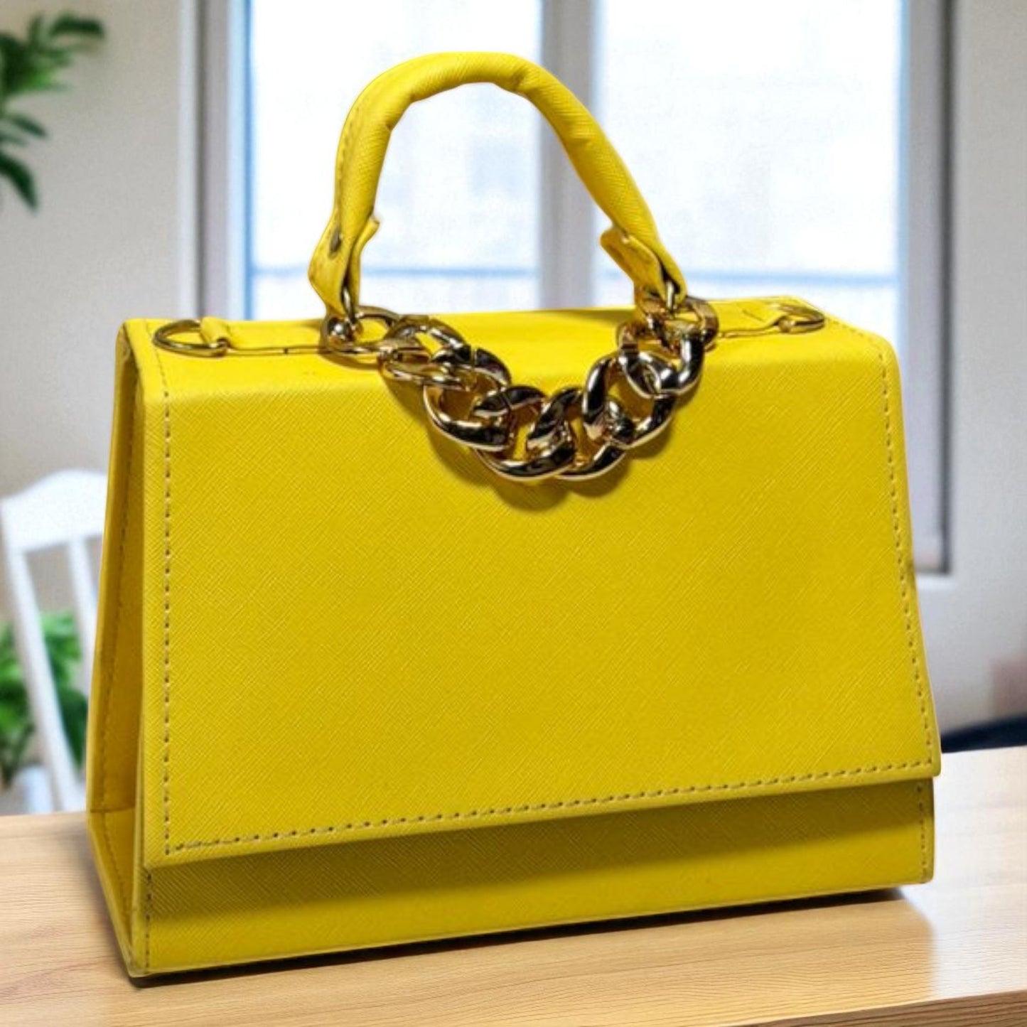 Bolsa ASIA Crossbody Fucsia con Cadena Dorada de Lujo – Mini Tote Elegante y Moderno