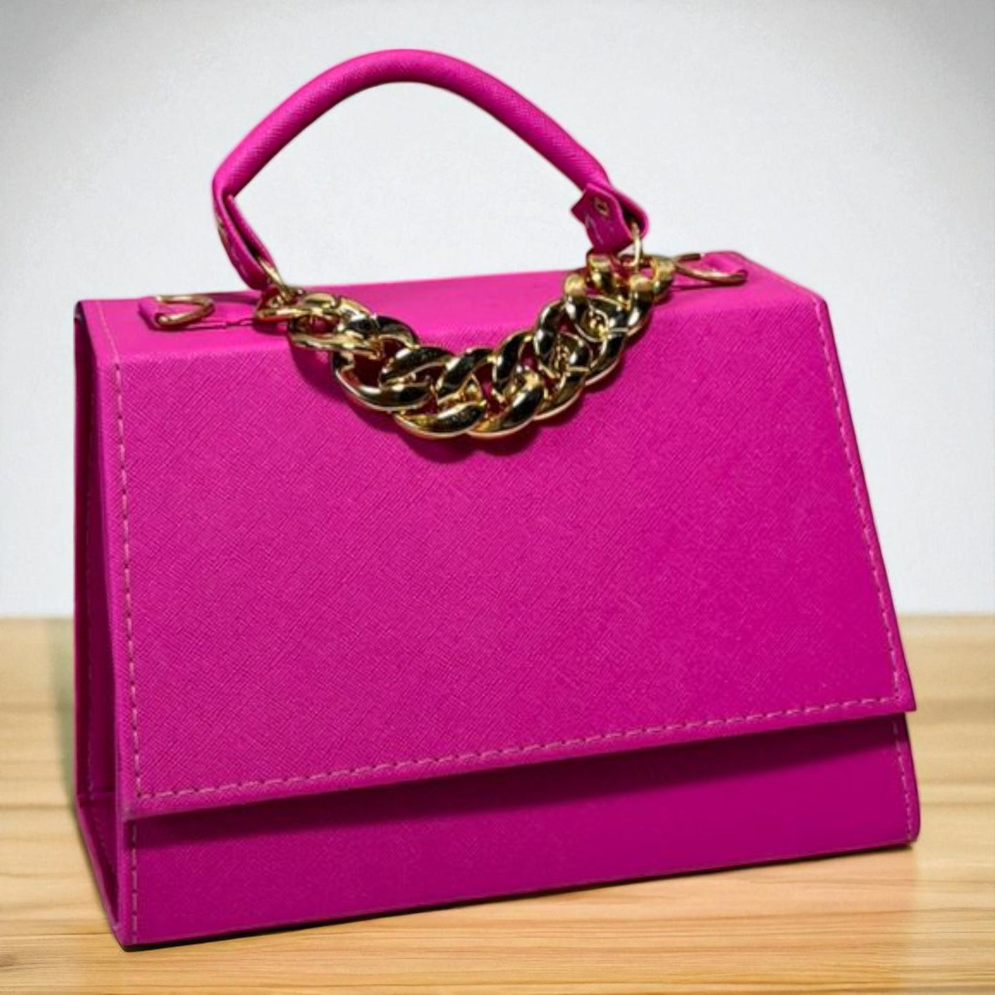 Bolsa ASIA Crossbody Fucsia con Cadena Dorada de Lujo – Mini Tote Elegante y Moderno