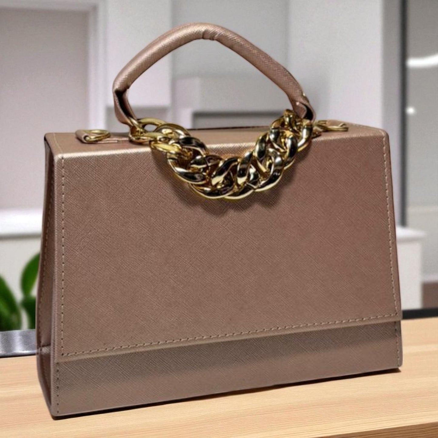 Bolsa ASIA Crossbody Fucsia con Cadena Dorada de Lujo – Mini Tote Elegante y Moderno