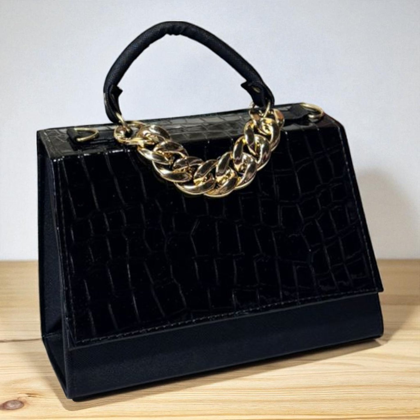 Bolsa ASIA Crossbody Fucsia con Cadena Dorada de Lujo – Mini Tote Elegante y Moderno