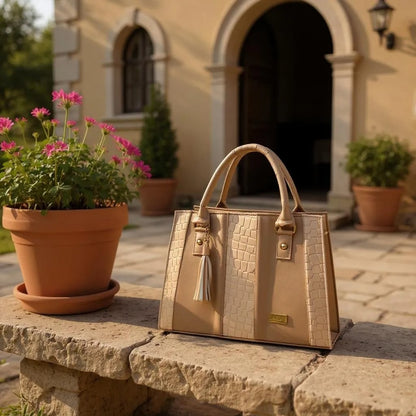 Bolsa negra ASTRID elegante en cuero vegano croco, asas firmes y tassel