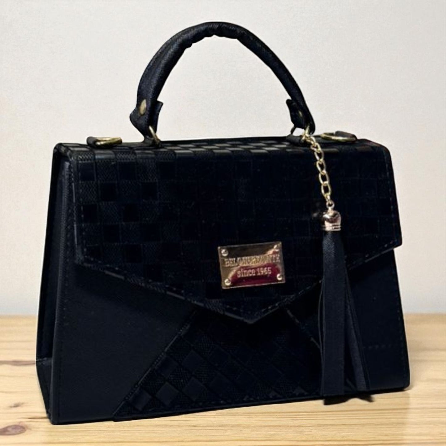 Bolsa AZENETH Crossbody Beige con Estilo Damero y Tassel Elegante – Mini Tote de Moda