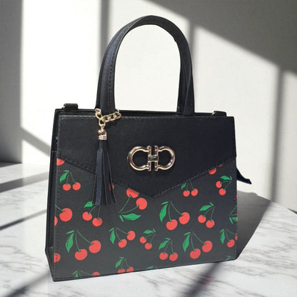 Bolsa BELINDA Mediana Roja con Estampado de Cerezas | Moderna y Juvenil | Moda Dama Casual y Divertida