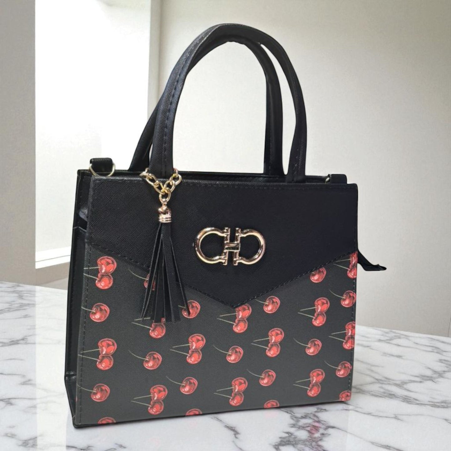 Bolsa BELINDA Mediana Roja con Estampado de Cerezas | Moderna y Juvenil | Moda Dama Casual y Divertida