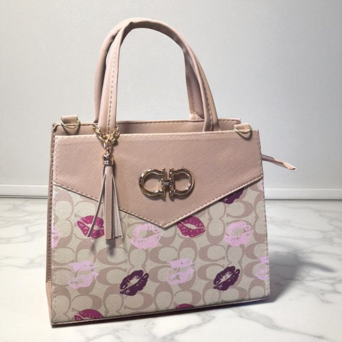 Bolsa BELINDA Mediana Roja con Estampado de Cerezas | Moderna y Juvenil | Moda Dama Casual y Divertida