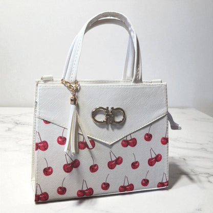 Bolsa BELINDA Mediana Roja con Estampado de Cerezas | Moderna y Juvenil | Moda Dama Casual y Divertida