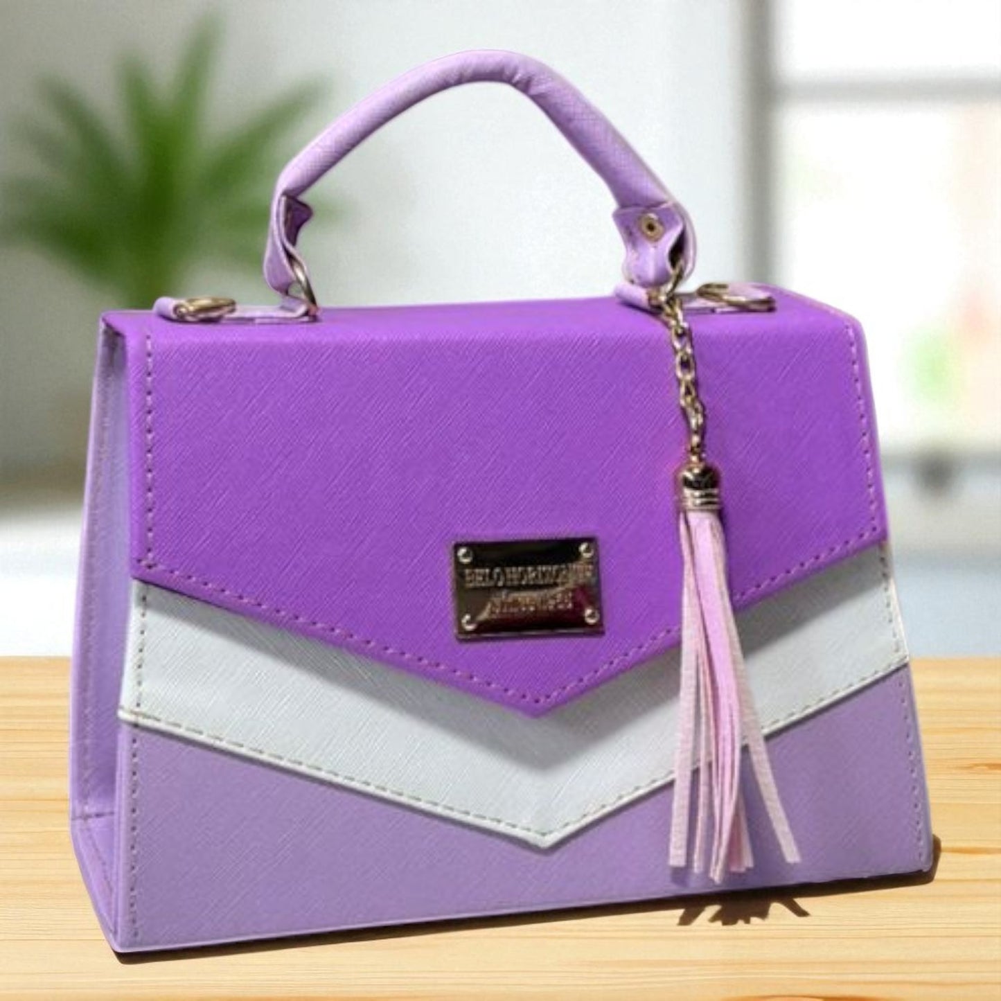 Bolsa BERNARDINA Crossbody Tricolor Beige Blanco y Negro con Tassel – Mini Tote Elegante y Moderno