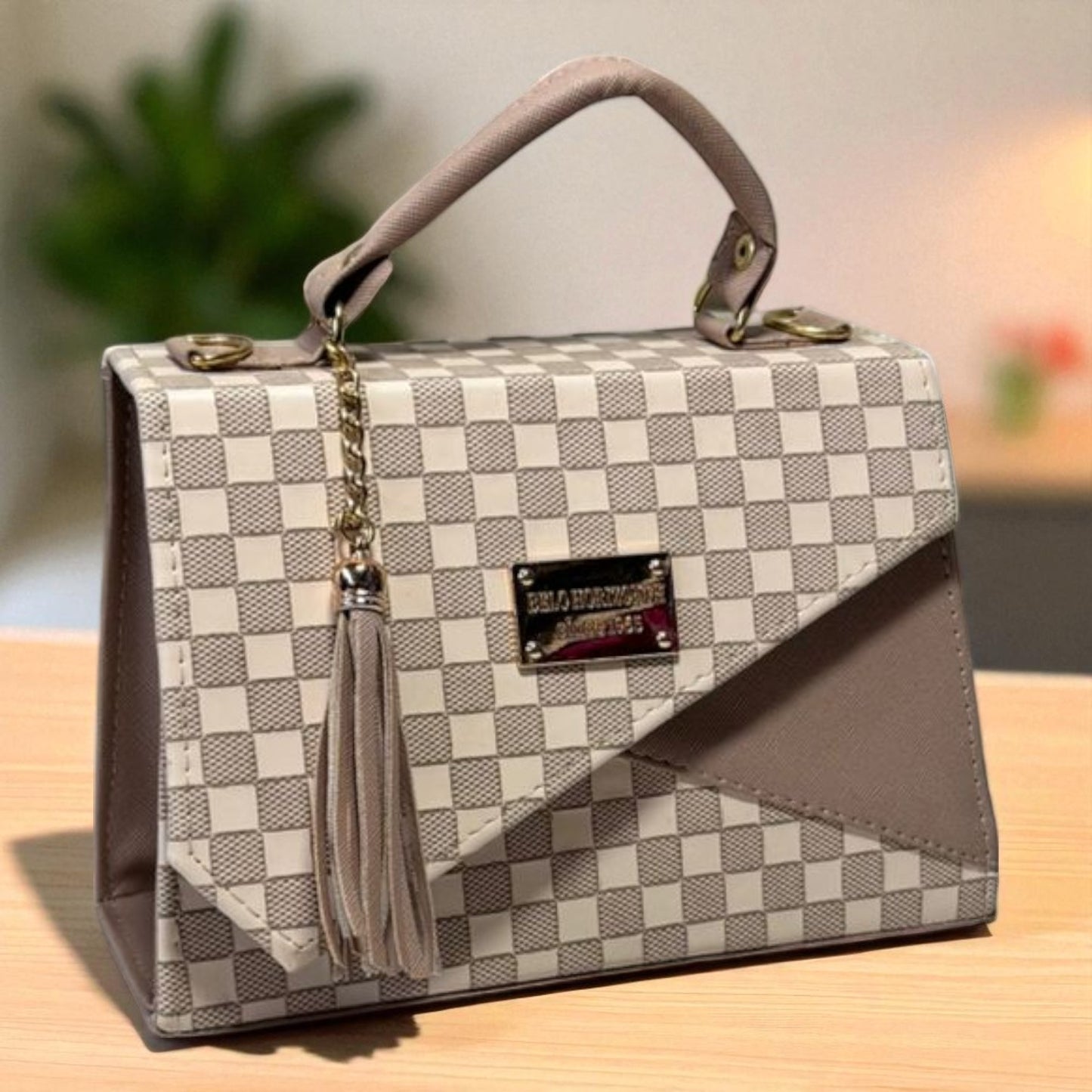 Bolsa CANDELA  Crossbody Tricolor Negro Naranja y Blanco con Tassel – Mini Tote Moderno y Elegante