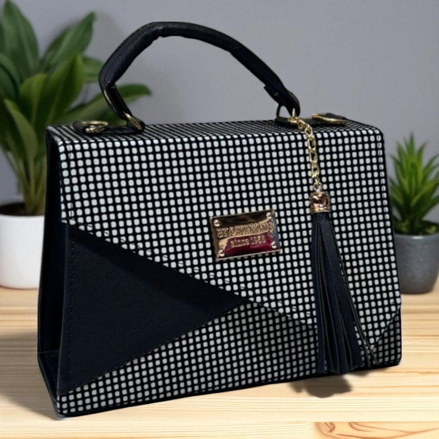 Bolsa CANDELA  Crossbody Tricolor Negro Naranja y Blanco con Tassel – Mini Tote Moderno y Elegante