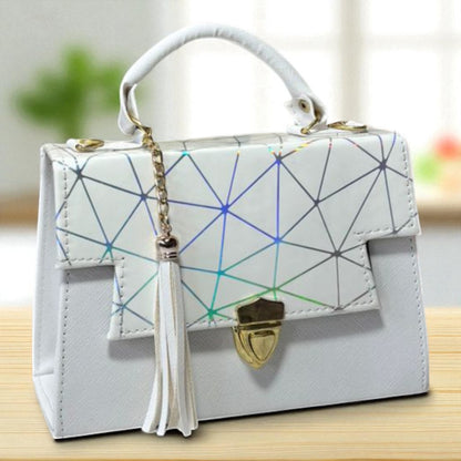 Bolsa CARIDAD Crossbody Blanca Geométrica con Tassel – Mini Tote Moderno y Elegante