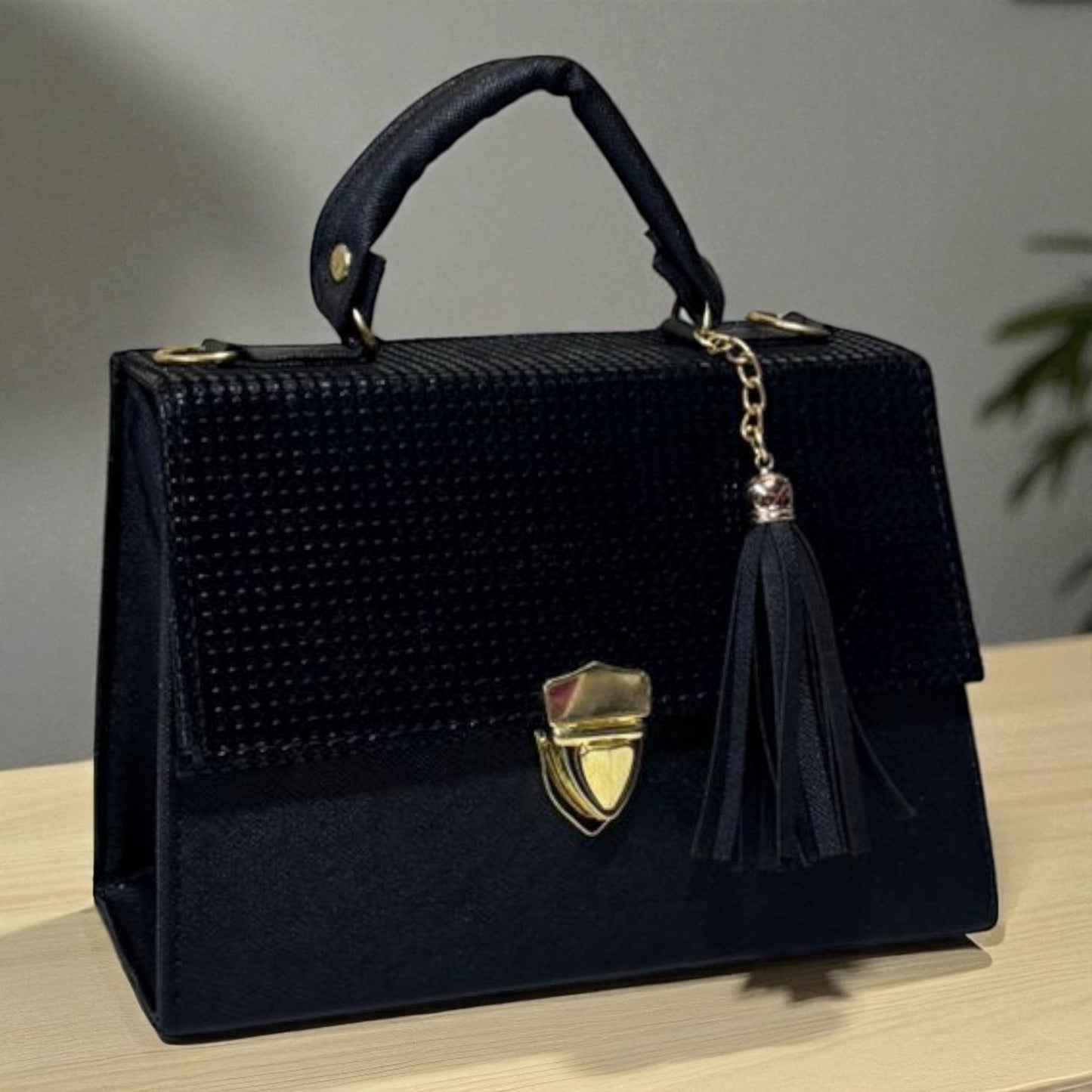 Bolsa CINTHIA Crossbody Rosa con Tassel Elegante – Mini Tote Femenino y Moderno