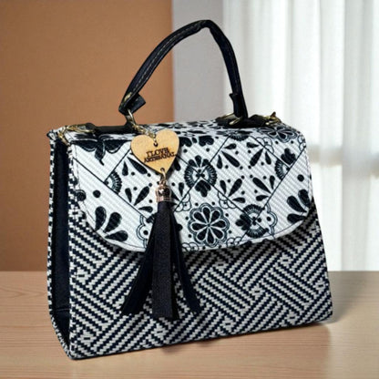 Bolsa CONCEPCION Crossbody Artesanal con Bordado Floral Multicolor – Mini Tote Mexicano de Moda