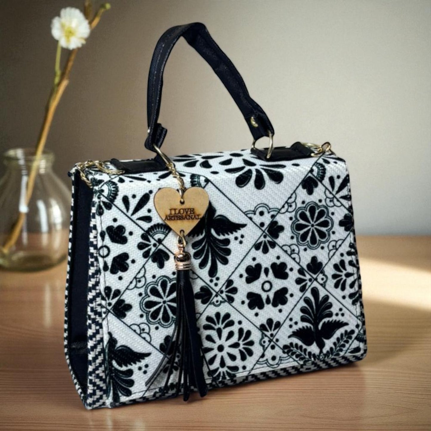 Bolsa CONCEPCION Crossbody Artesanal con Bordado Floral Multicolor – Mini Tote Mexicano de Moda