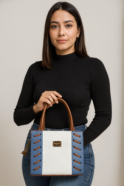 Bolsa Mediana Blanca con Detalles Azul y Café | Moderna y Elegante | Moda Dama Casual y Oficina