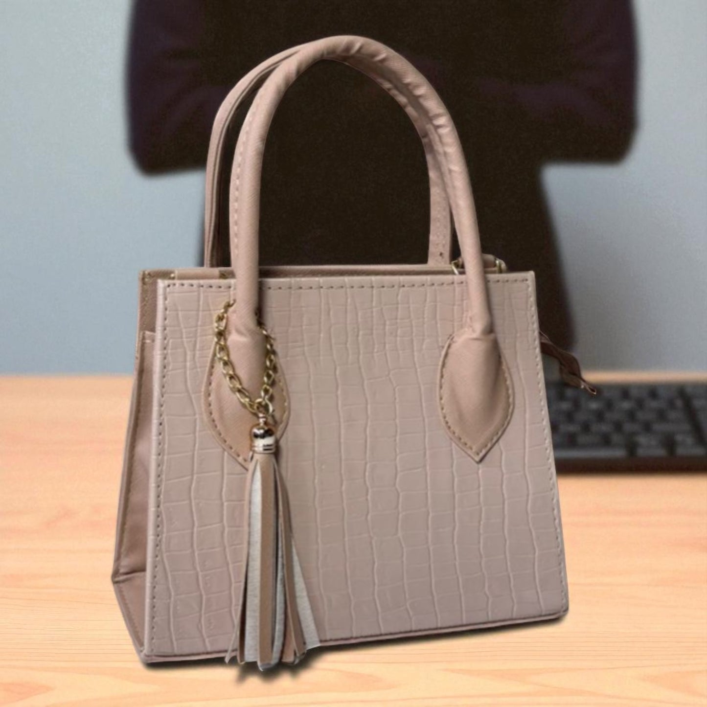 Bolsa DESIDEREE Crossbody Beige Estilo Croco con Tassel – Mini Tote Elegante y Sofisticado