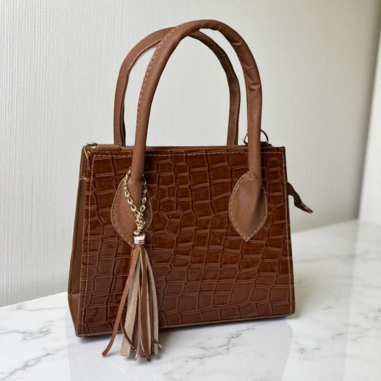 Bolsa DESIDEREE Crossbody Beige Estilo Croco con Tassel – Mini Tote Elegante y Sofisticado