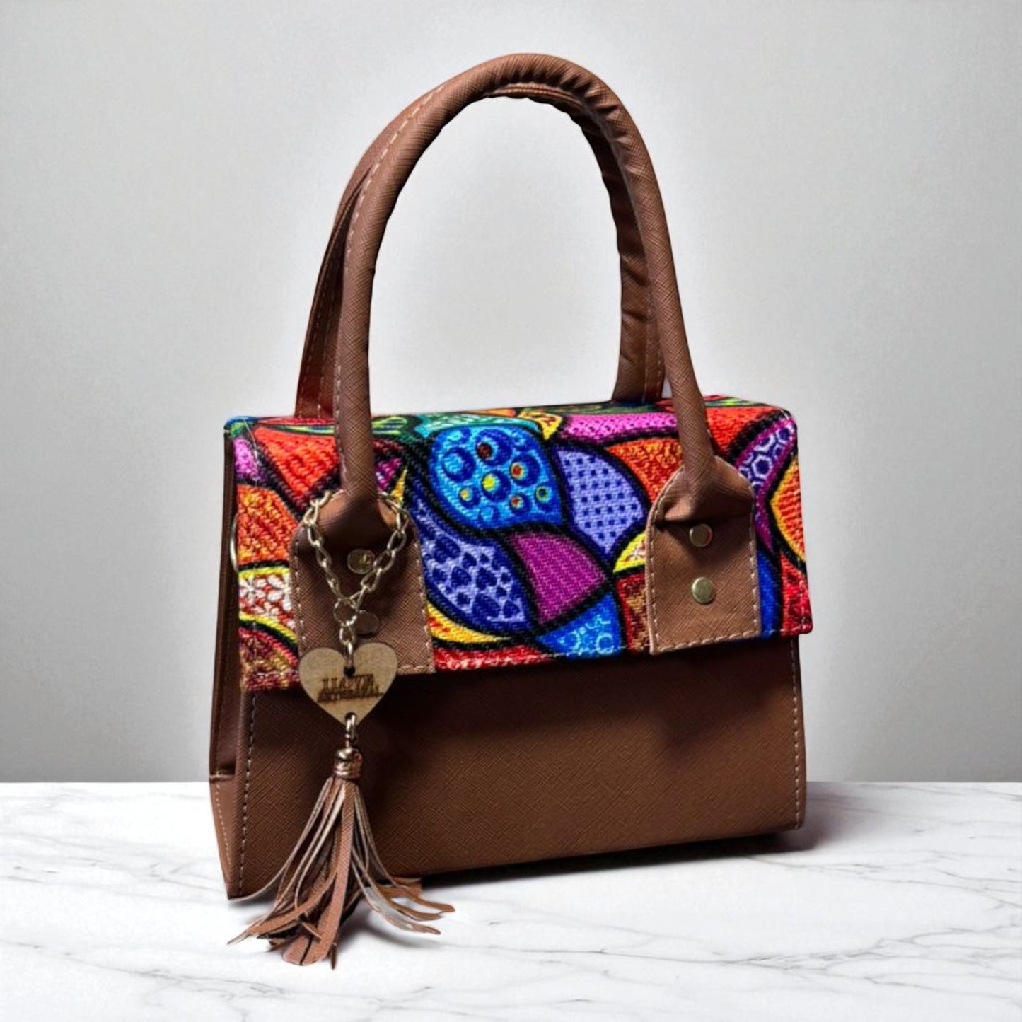 Bolsa DOMINGA Crossbody Artesanal Rosa con Bordado Multicolor y Tassel – Mini Tote Mexicano de Moda