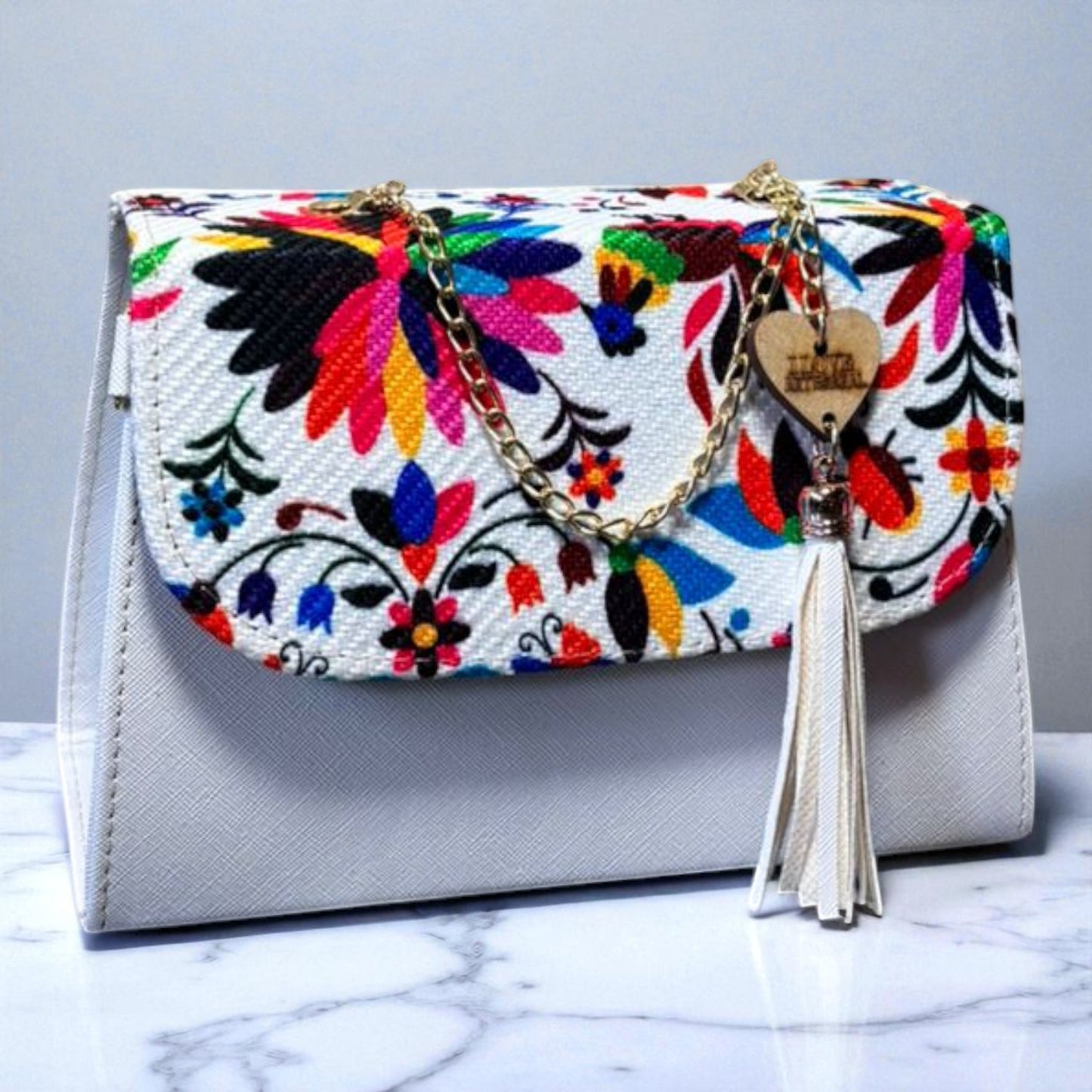 Bolsa Crossbody ELBA Artesanal Lila con Bordado Floral Multicolor y Tassel – Mini Tote Mexicano de Moda
