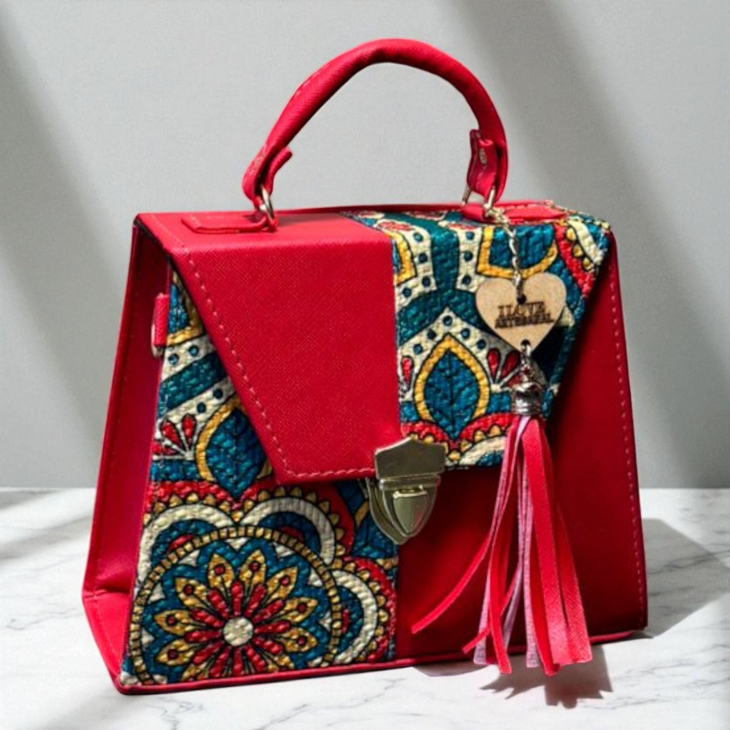 Bolsa ELOISA Crossbody Artesanal Roja con Bordado Multicolor y Tassel – Mini Tote Mexicano de Moda