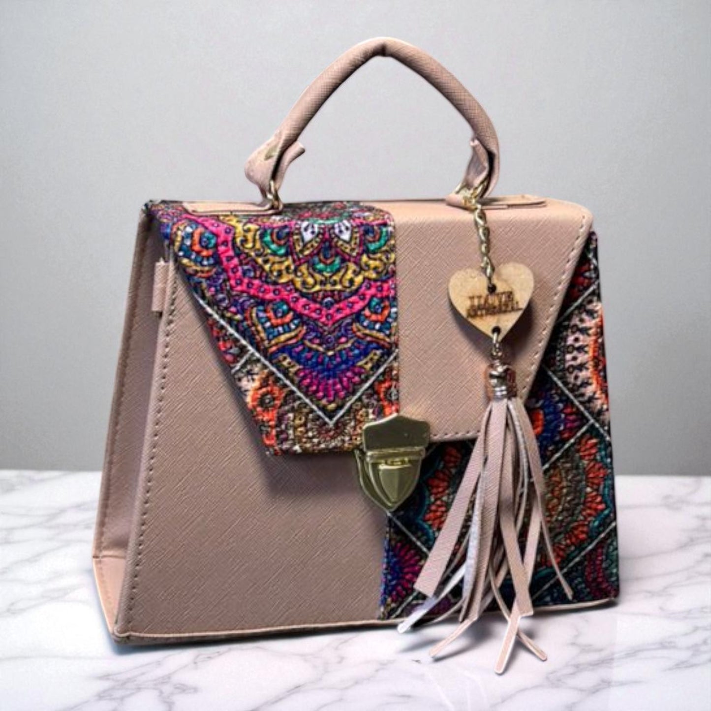Bolsa ELOISA Crossbody Artesanal Roja con Bordado Multicolor y Tassel – Mini Tote Mexicano de Moda