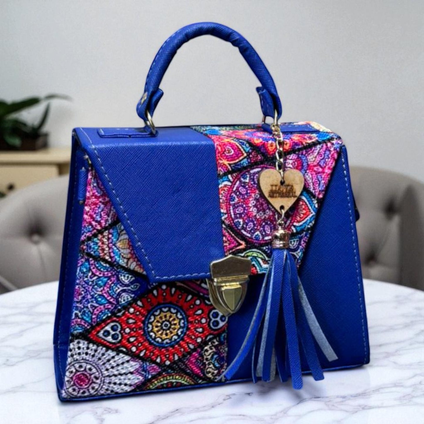 Bolsa ELOISA Crossbody Artesanal Roja con Bordado Multicolor y Tassel – Mini Tote Mexicano de Moda