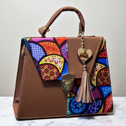 Bolsa ELOISA Crossbody Artesanal Roja con Bordado Multicolor y Tassel – Mini Tote Mexicano de Moda