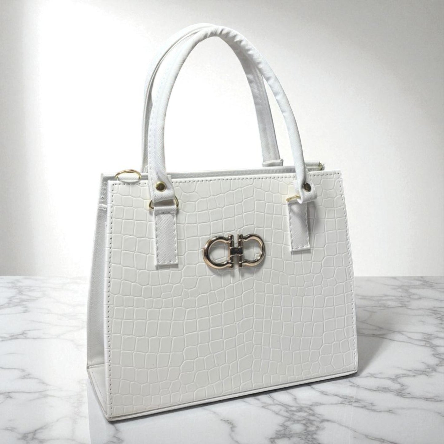 Bolsa ESTELA Mediana Blanca con Estampado de Besos | Moderna y Juvenil | Moda Dama Casual y Divertida