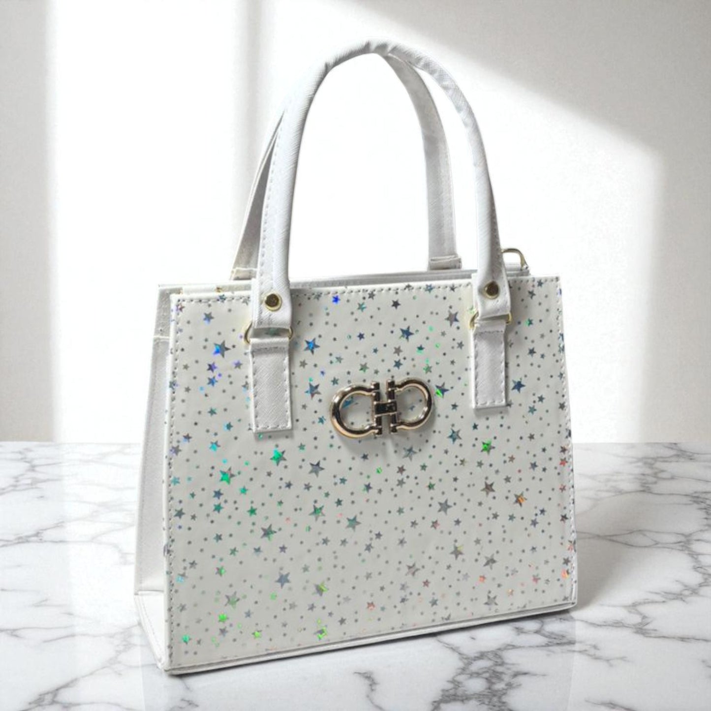 Bolsa ESTELA Mediana Blanca con Estampado de Besos | Moderna y Juvenil | Moda Dama Casual y Divertida