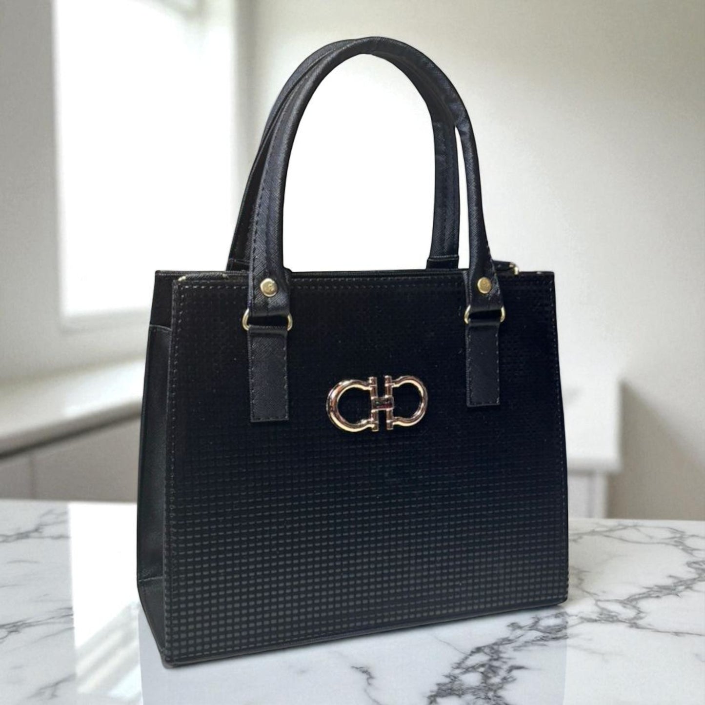 Bolsa ESTELA Mediana Blanca con Estampado de Besos | Moderna y Juvenil | Moda Dama Casual y Divertida