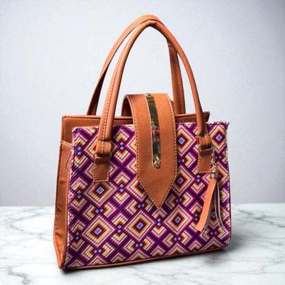 Bolsa EVANGELINA Mediana Artesanal Blanca y Negra con Diseño Floral | Elegante y Sofisticada | Moda Dama Casual y Oficina