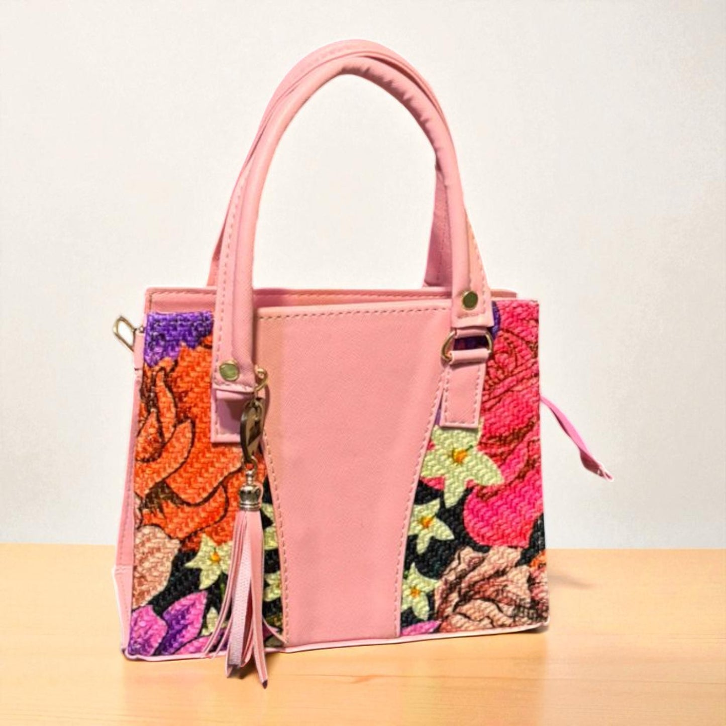 Bolsa FABIANA Crossbody Artesanal Blanca con Bordado Geométrico Multicolor y Tassel – Mini Tote Mexicano de Moda