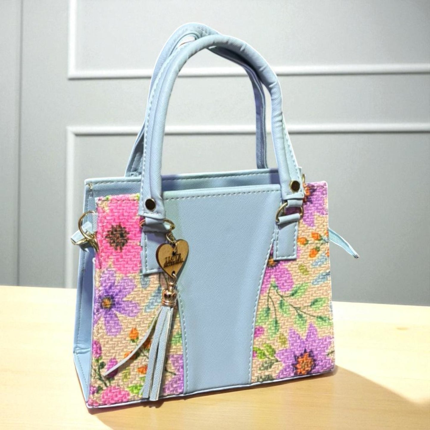 Bolsa FABIANA Crossbody Artesanal Blanca con Bordado Geométrico Multicolor y Tassel – Mini Tote Mexicano de Moda