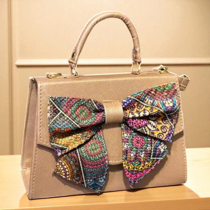 Bolsa FAUSTINA Crossbody Negra con Moño de Girasoles – Mini Tote Artesanal Moderno