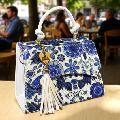 Bolsa FIORELLA Crossbody Artesanal Blanca con Bordado Floral Azul y Tassel – Mini Tote Elegante Mexicano