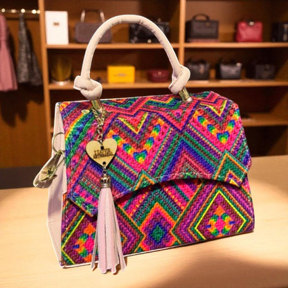 Bolsa FIORELLA Crossbody Artesanal Blanca con Bordado Floral Azul y Tassel – Mini Tote Elegante Mexicano