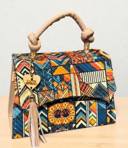 Bolsa FIORELLA Crossbody Artesanal Blanca con Bordado Floral Azul y Tassel – Mini Tote Elegante Mexicano