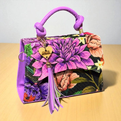 Bolsa FIORELLA Crossbody Artesanal Blanca con Bordado Floral Azul y Tassel – Mini Tote Elegante Mexicano